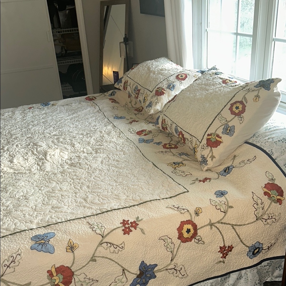 L.L. Bean White and Embroidered Floral Quilt